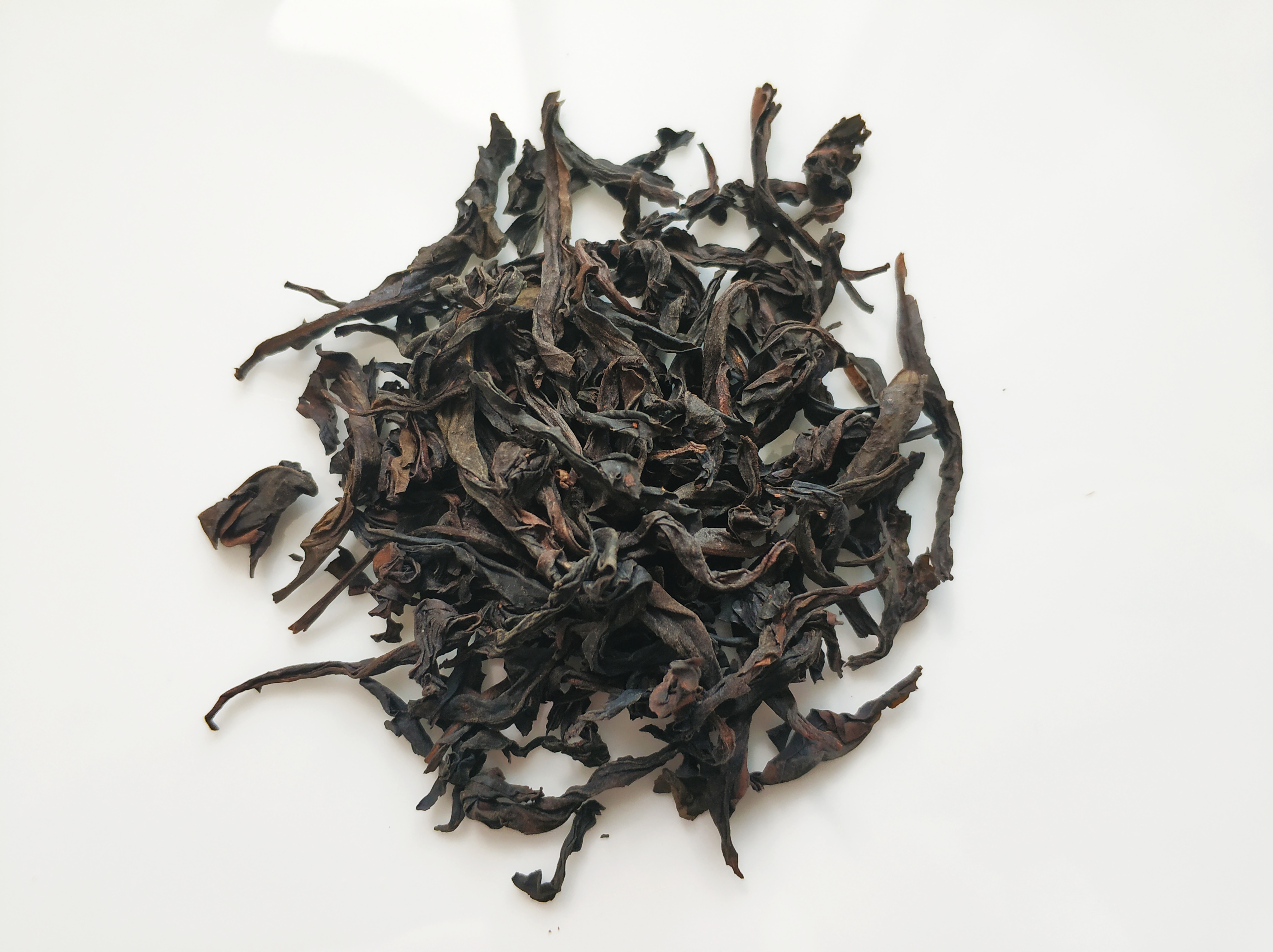 Утёсные улуны Да Хун Пао с нотами аромата орхидеи